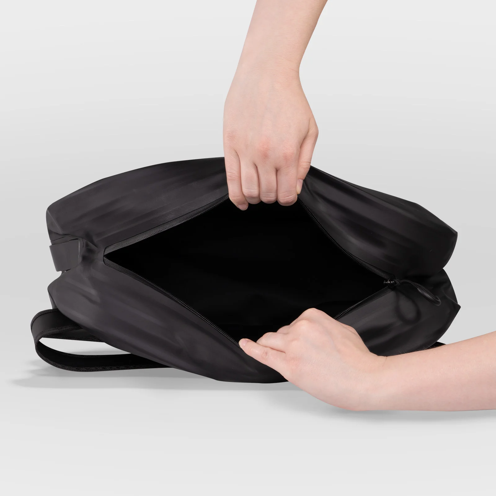 CASSI | Backpack | Dual-Compartment 18L Daypack - Image 10